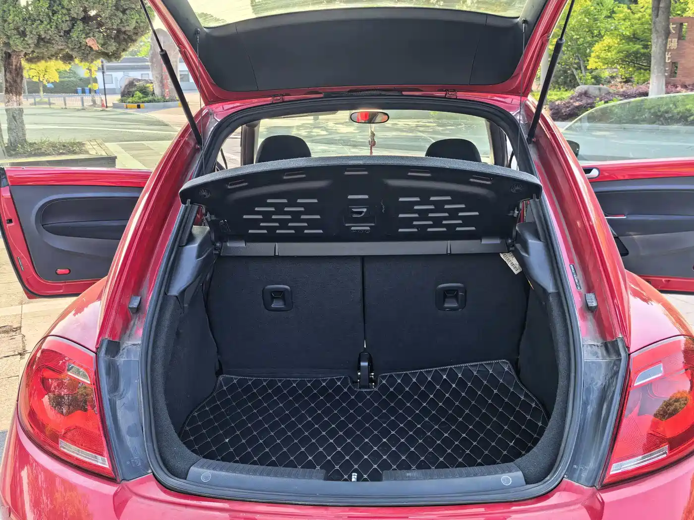 Volkswagen Beetle 2016 Model 180TSI Club Edition фото 10