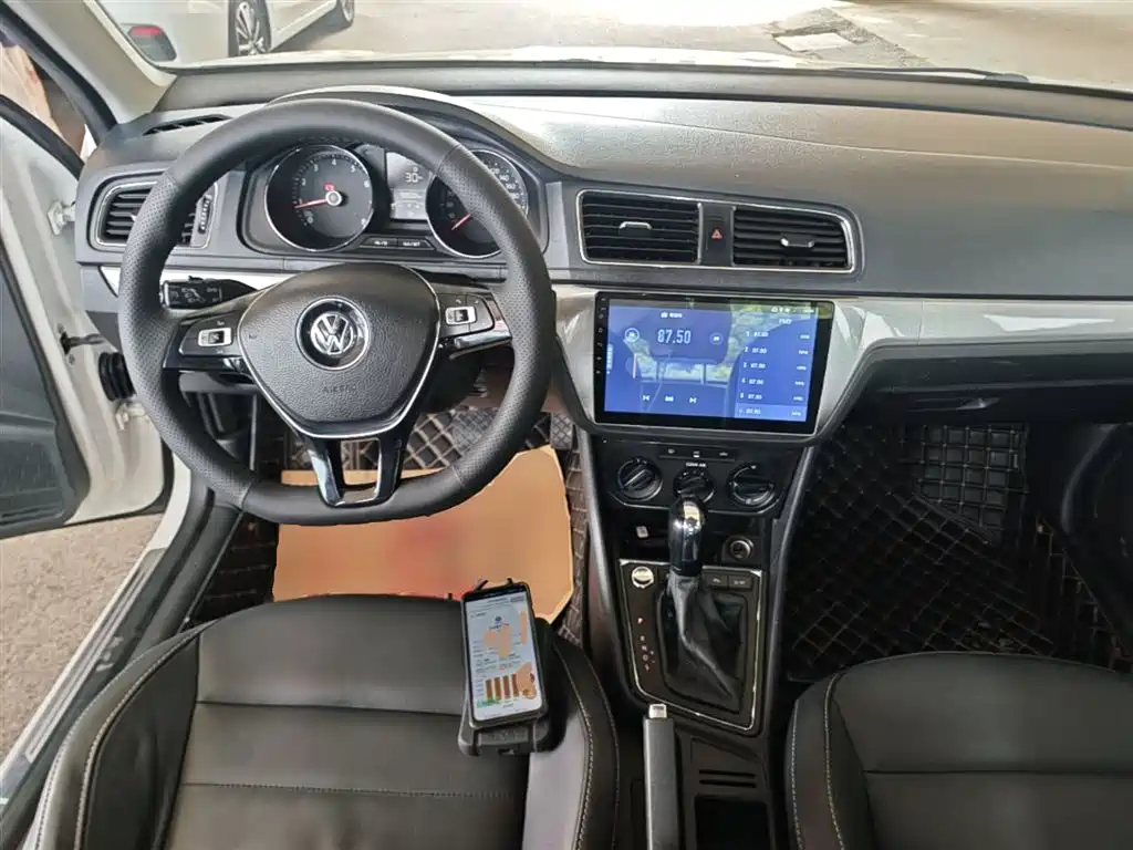 Volkswagen Lavida 2017 1.6L Automatic Comfort Edition фото 10