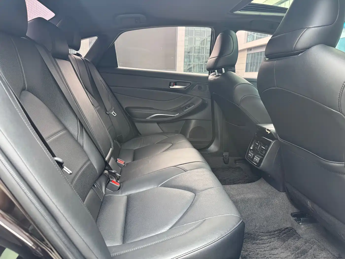 Toyota Avalon 2022 2.0L XLE Premium фото 17