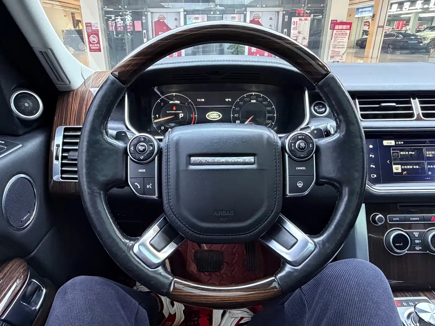 Land Rover Range Rover 2015 3.0 TDV6 Vogue фото 12