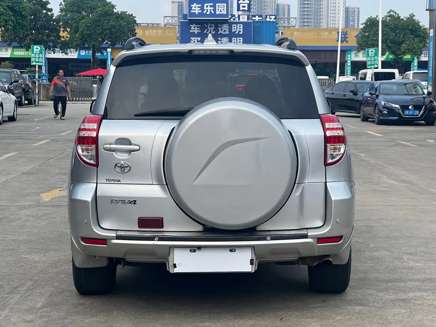 Photo 8 - Toyota RAV4