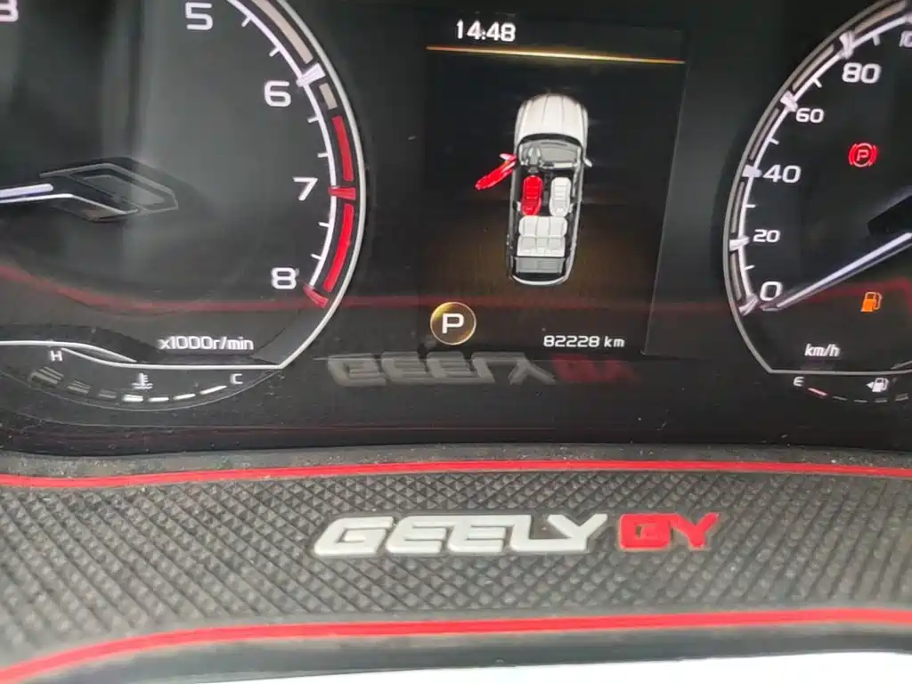 Фото 17 - Geely Coolray