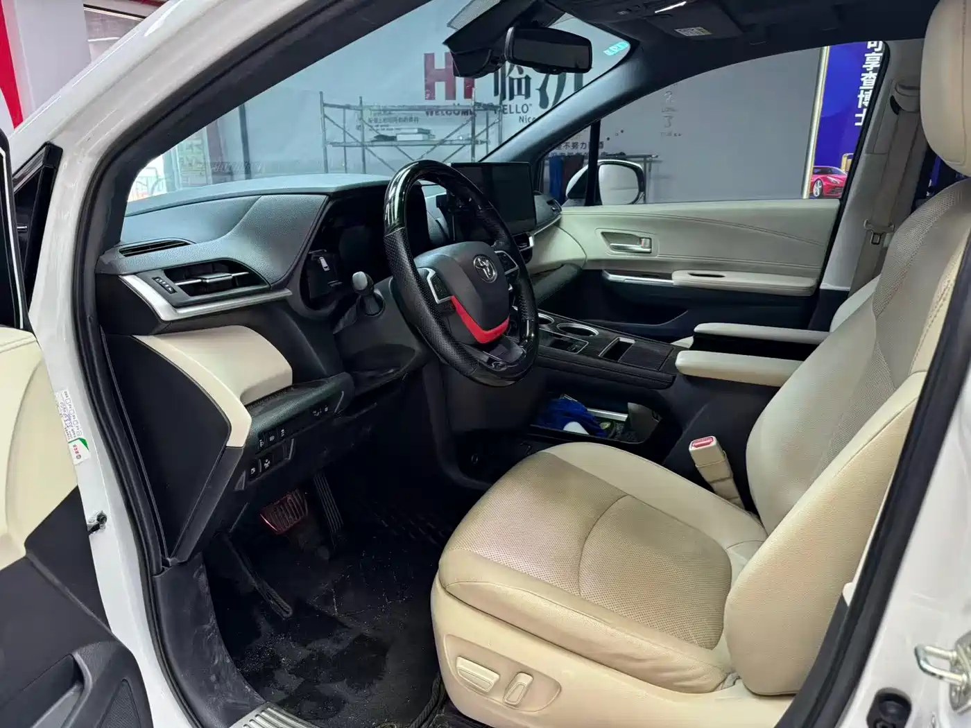 Toyota Sienna 2021 2.5L Hybrid Luxury Edition фото 4