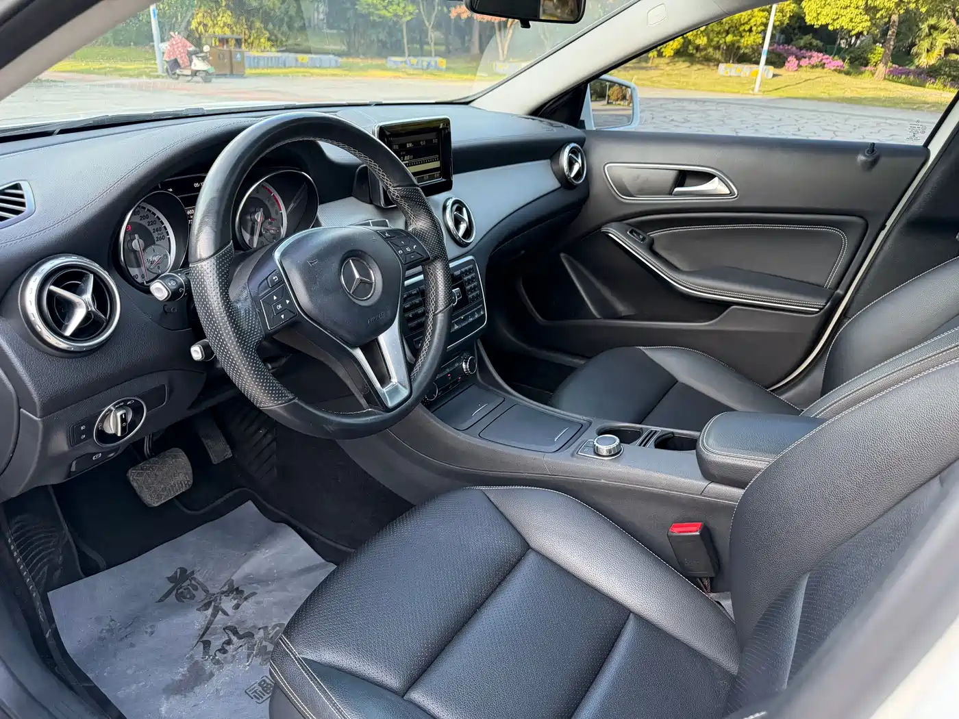 Mercedes-Benz GLA 2016 GLA 220 4MATIC Fashion фото 11