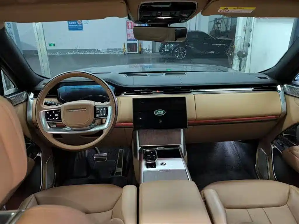 Land Rover Range Rover 2024 3.0 L6 400PS Genesis Extended фото 5