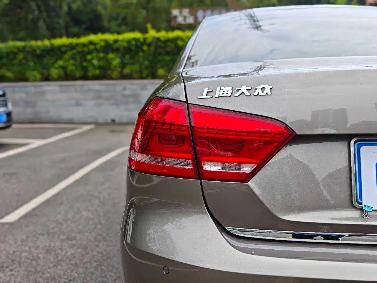 Volkswagen Passat 2014 1.8TSI DSG Executive Edition фото 28