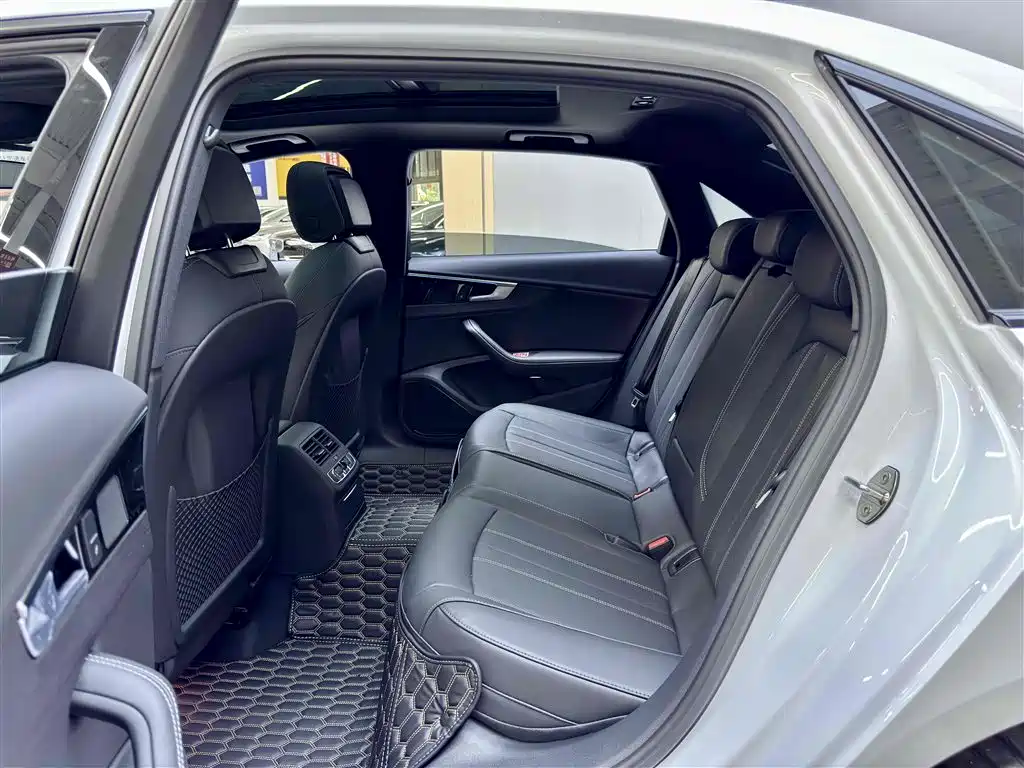Audi A4L 2026 2023 40 TFSI Luxury Sport