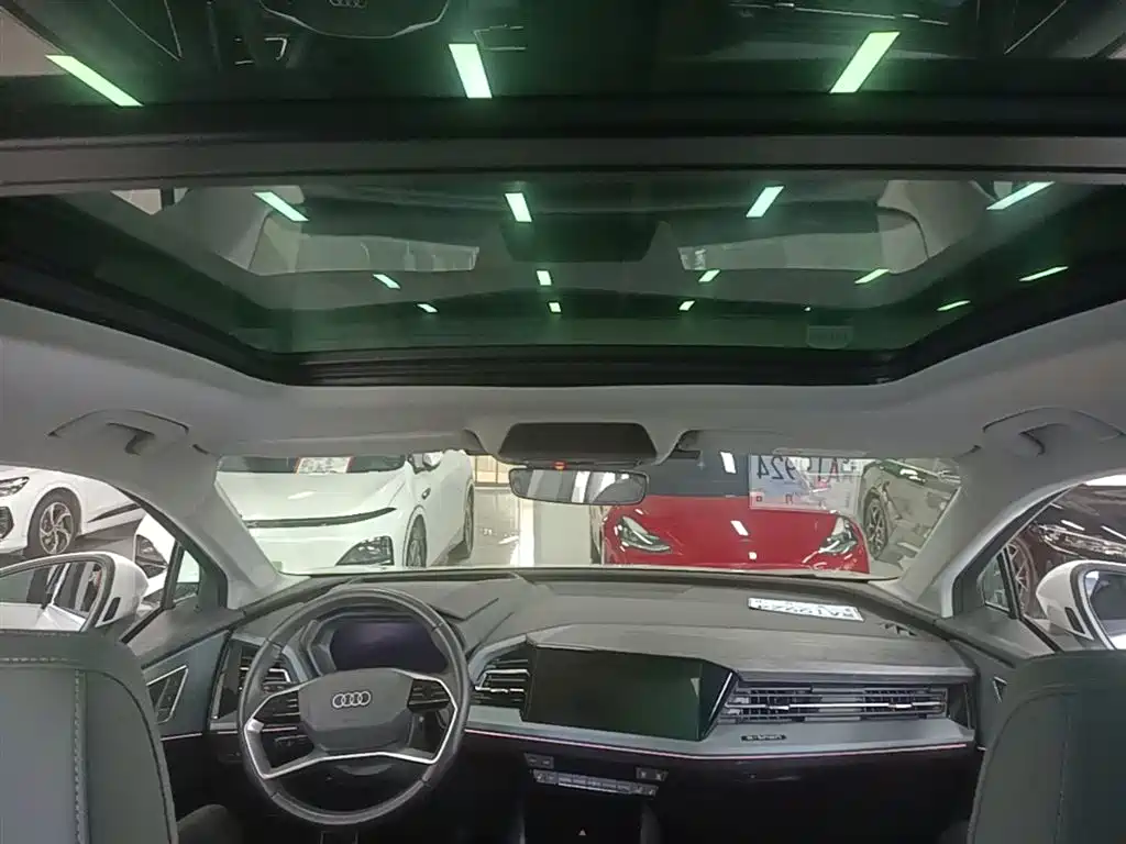 Audi Q5 e-tron 2023 40 e-tron Starlight Edition Brocade Package фото 18