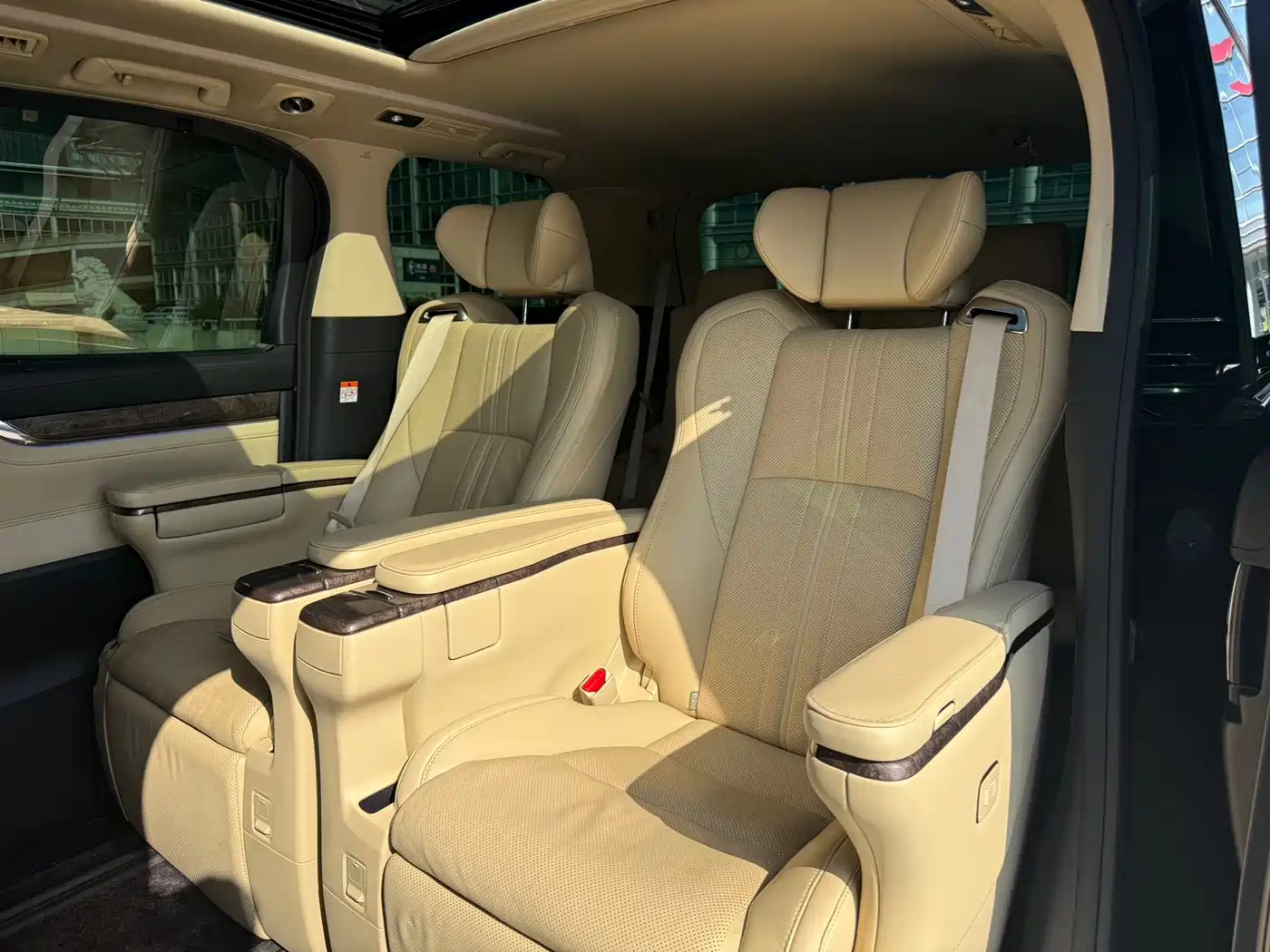 Toyota Vellfire 2021 Crown Hybrid 2.5L HV Premium Edition фото 6
