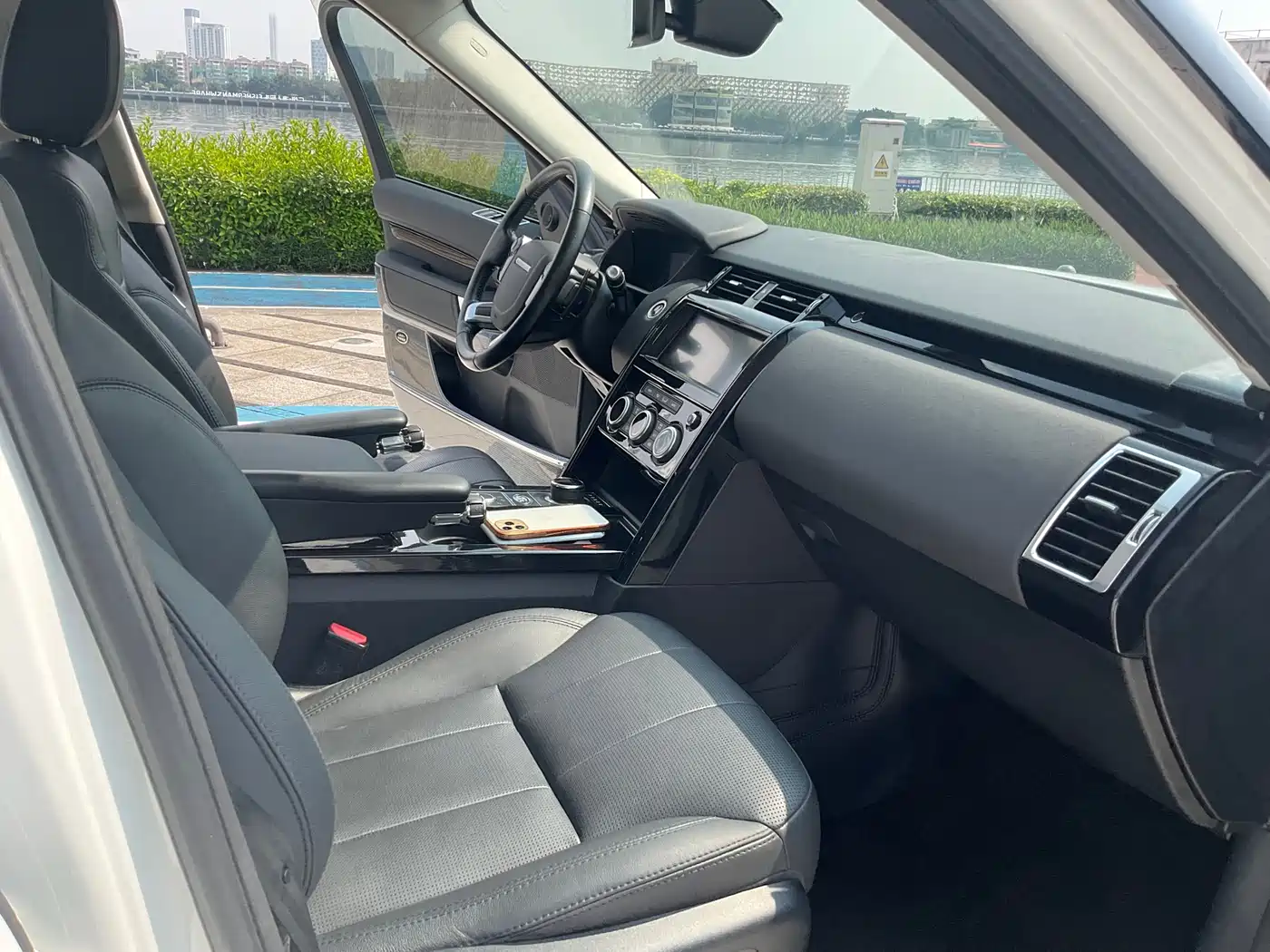 Land Rover Discovery 2020 3.0 SC V6 SE фото 13