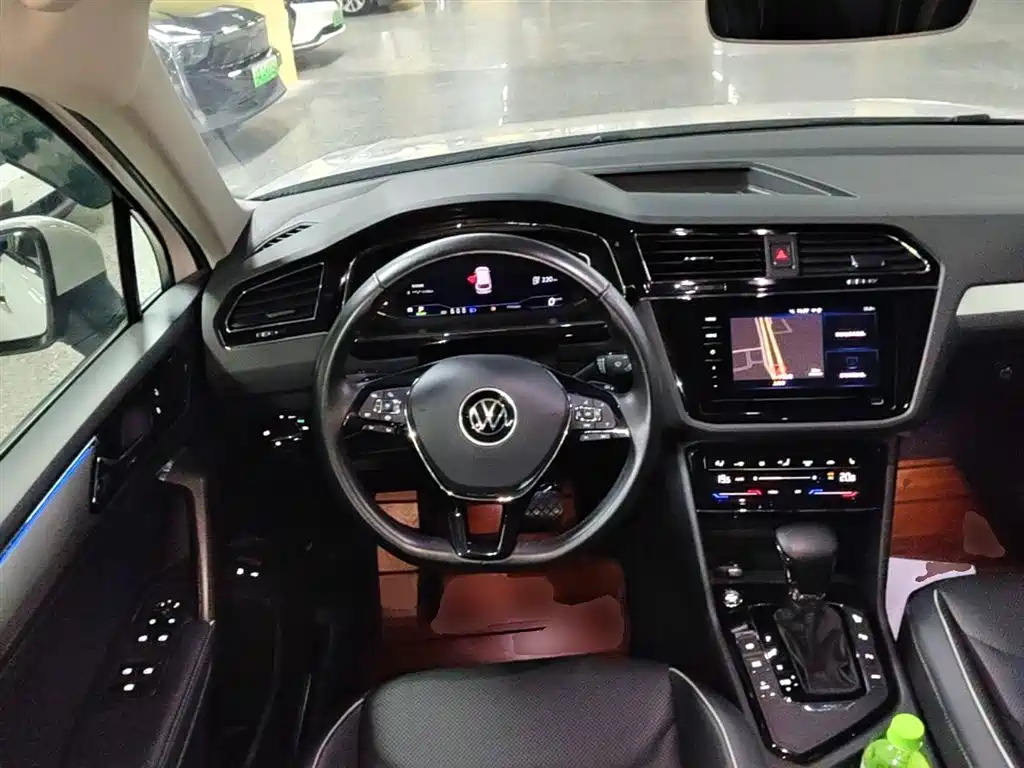 Volkswagen Tiguan L PHEV 2021 430PHEV Plug-in Hybrid Premium фото 11