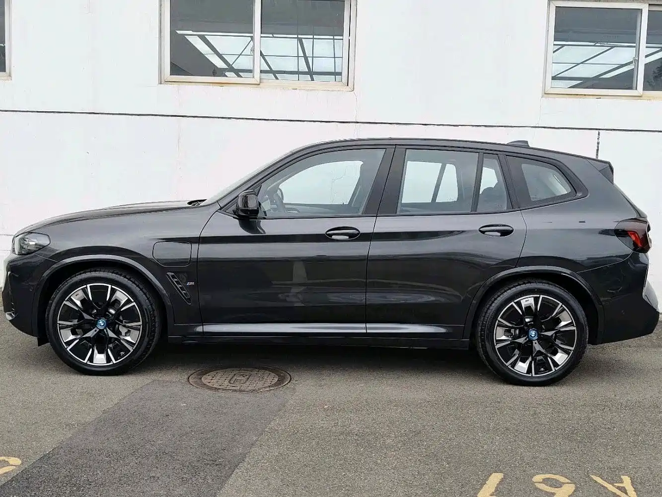 BMW iX3 2024 Innovation Leader фото 4