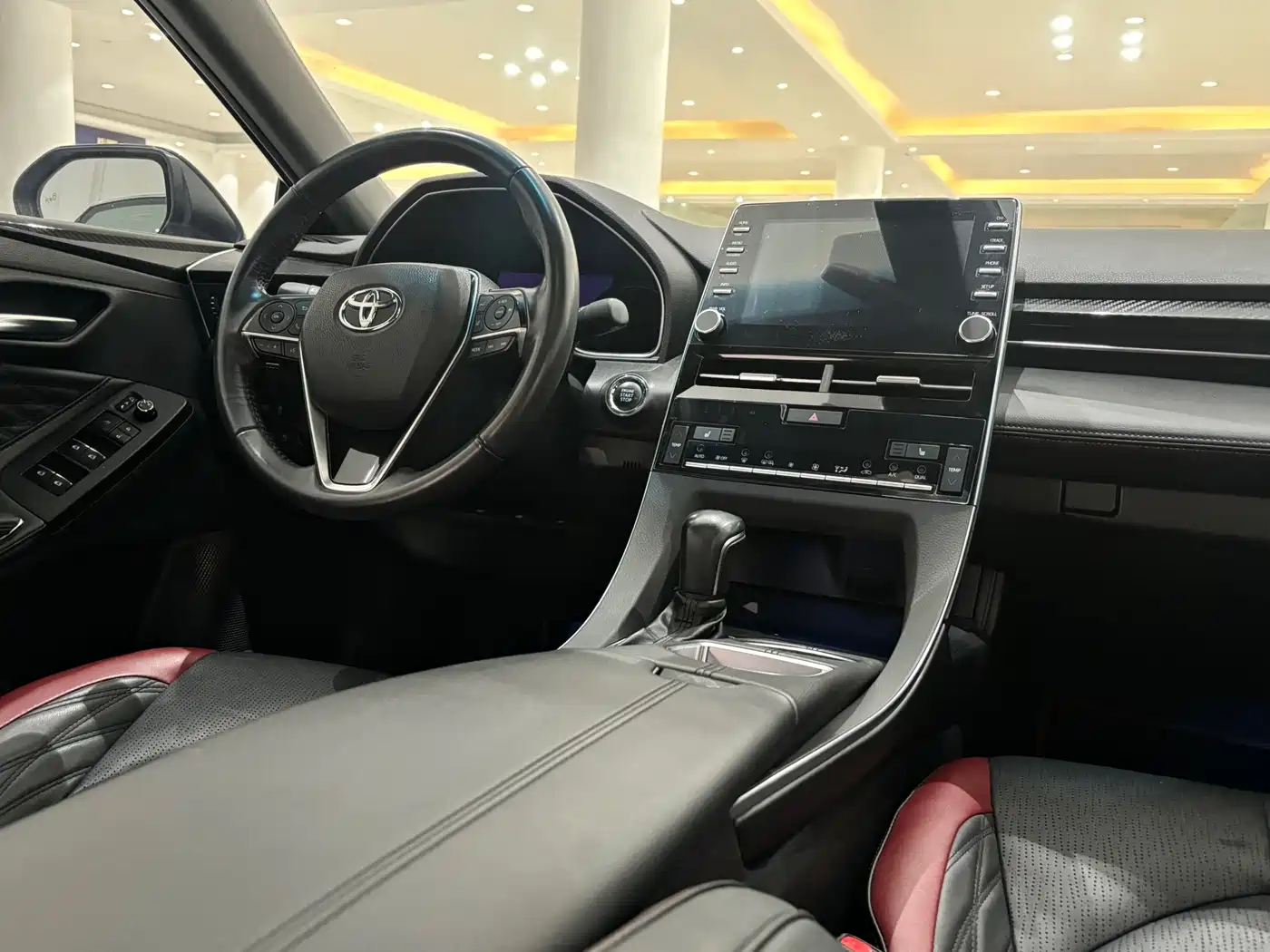 Toyota Avalon 2021 2.5L Touring Noble SPORT Edition фото 13
