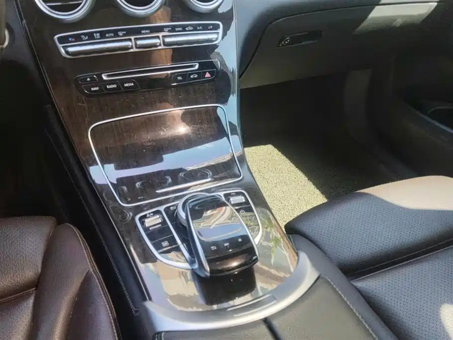 Mercedes-Benz GLC 2018 GLC 260 4MATIC Luxury фото 16