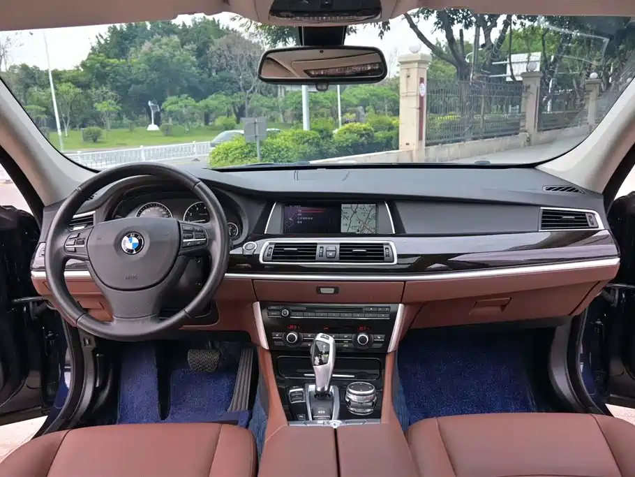 BMW 5 Series GT 2014 528i Leading фото 8
