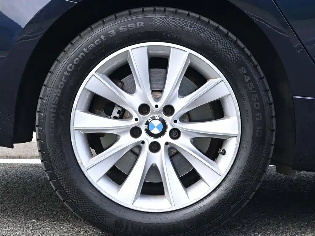 BMW 5 Series GT 2014 528i Leading фото 17