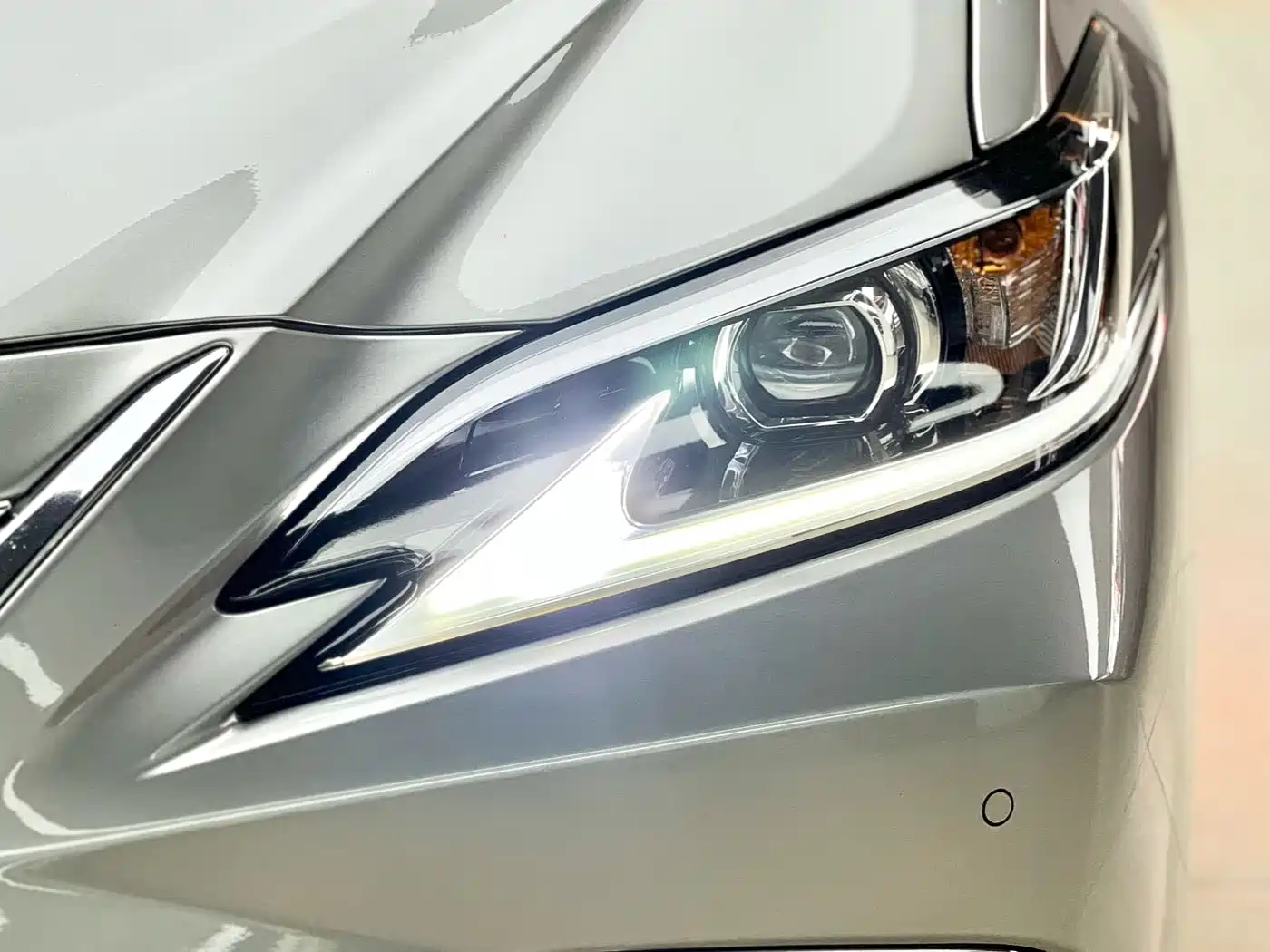 Lexus ES 2022 260 Excellence Edition фото 17