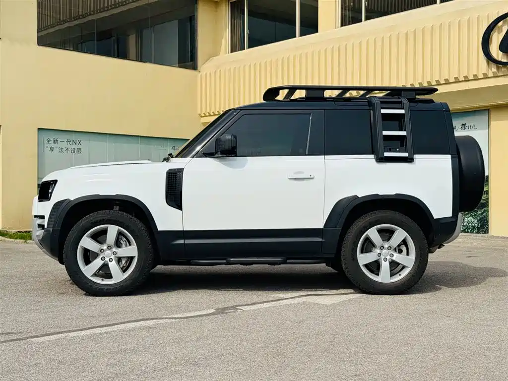 Land Rover Defender 2022 Model 90 3.0T P400 Dark Special Edition фото 2
