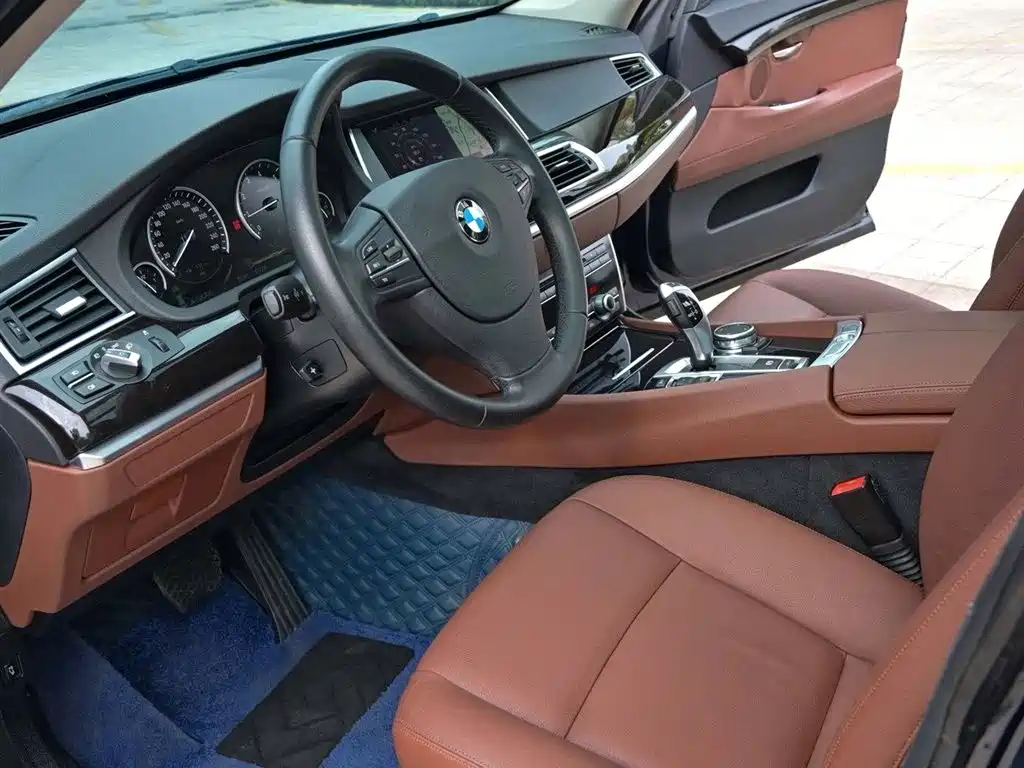 BMW 5 Series GT 2014 528i Leading фото 13