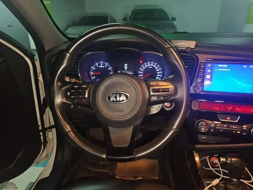 Kia K5 2015 2.0L Automatic LUX фото 6