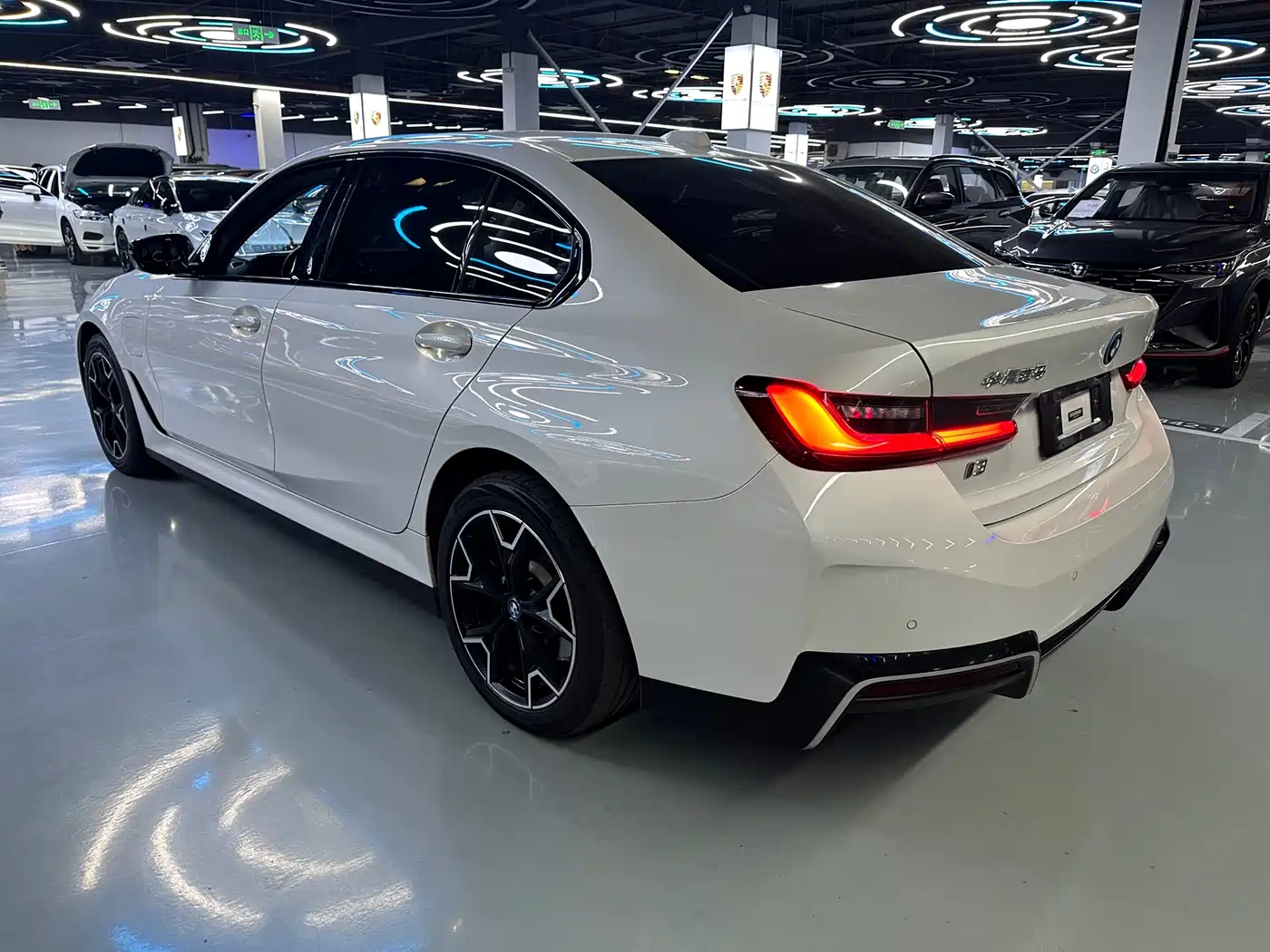 BMW i3 2023 eDrive 40 L Shadow Night Sport Package фото 15