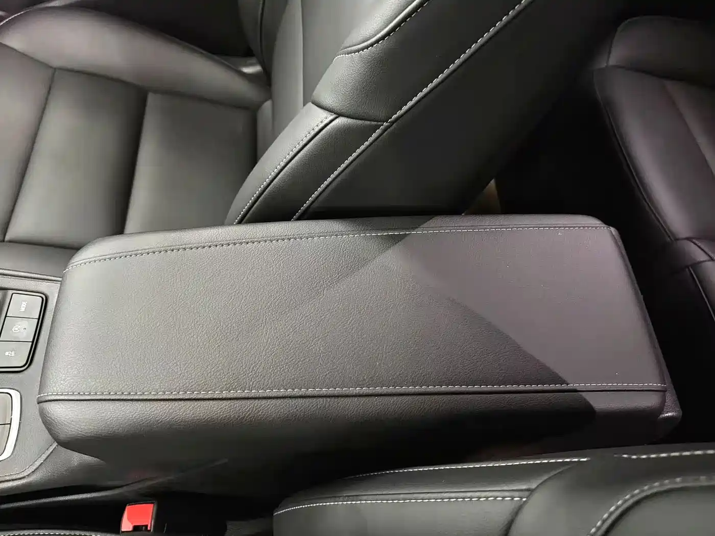 Cadillac XT4 2018 Model 28T 4WD Leading фото 17
