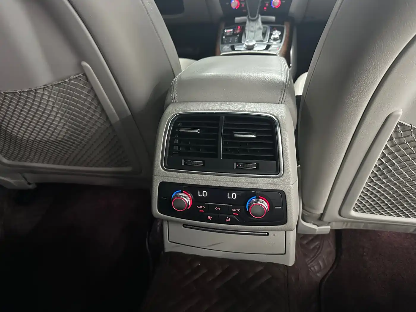 Фото 7 - Audi A6L