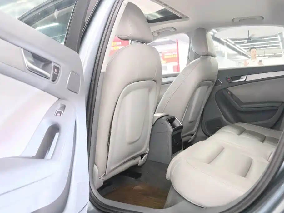 Photo 15 - Audi A4L