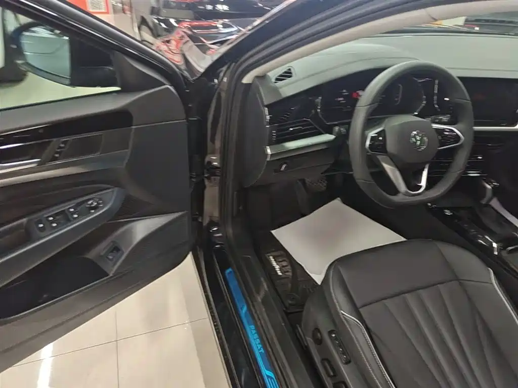 Volkswagen Passat 2024 380TSI Dragon Soaring Edition фото 16
