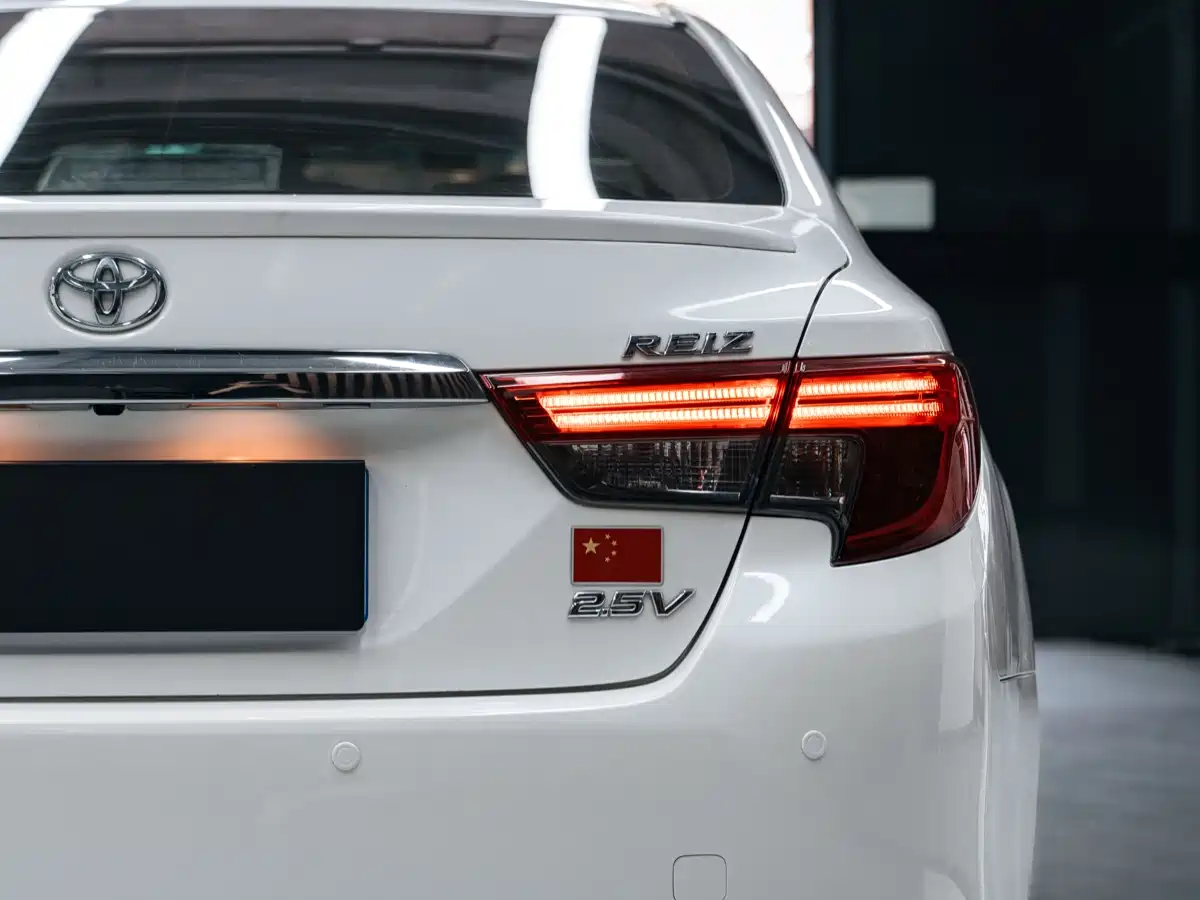 Toyota Reiz 2013 2.5V Shangrui Navigation Edition фото 6