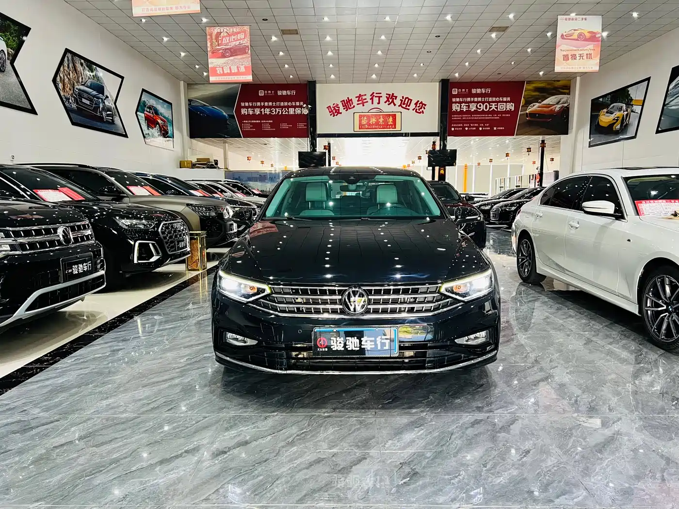 Volkswagen Magotan 2023 Model 2 Million Commemorative Edition 330TSI DSG Luxury фото 2