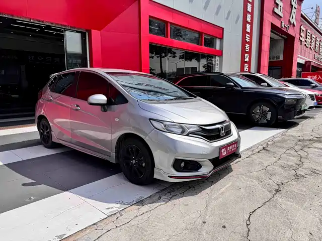 Honda Fit 2018 1.5L CVT Sport+ Edition — фото 2