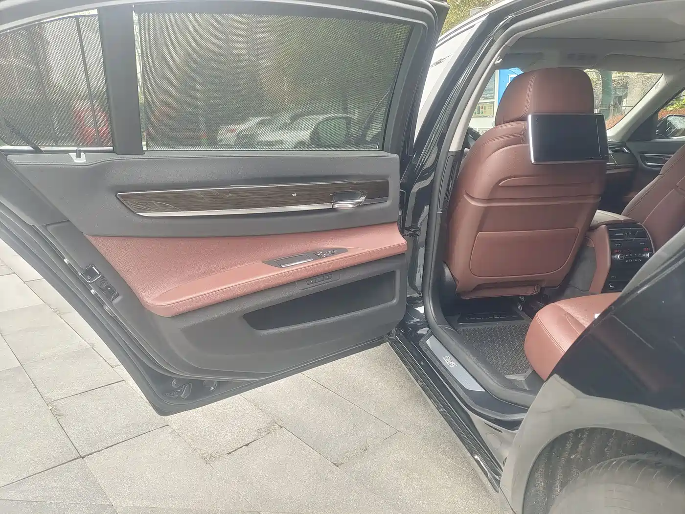 Фото 15 - BMW 7 Series
