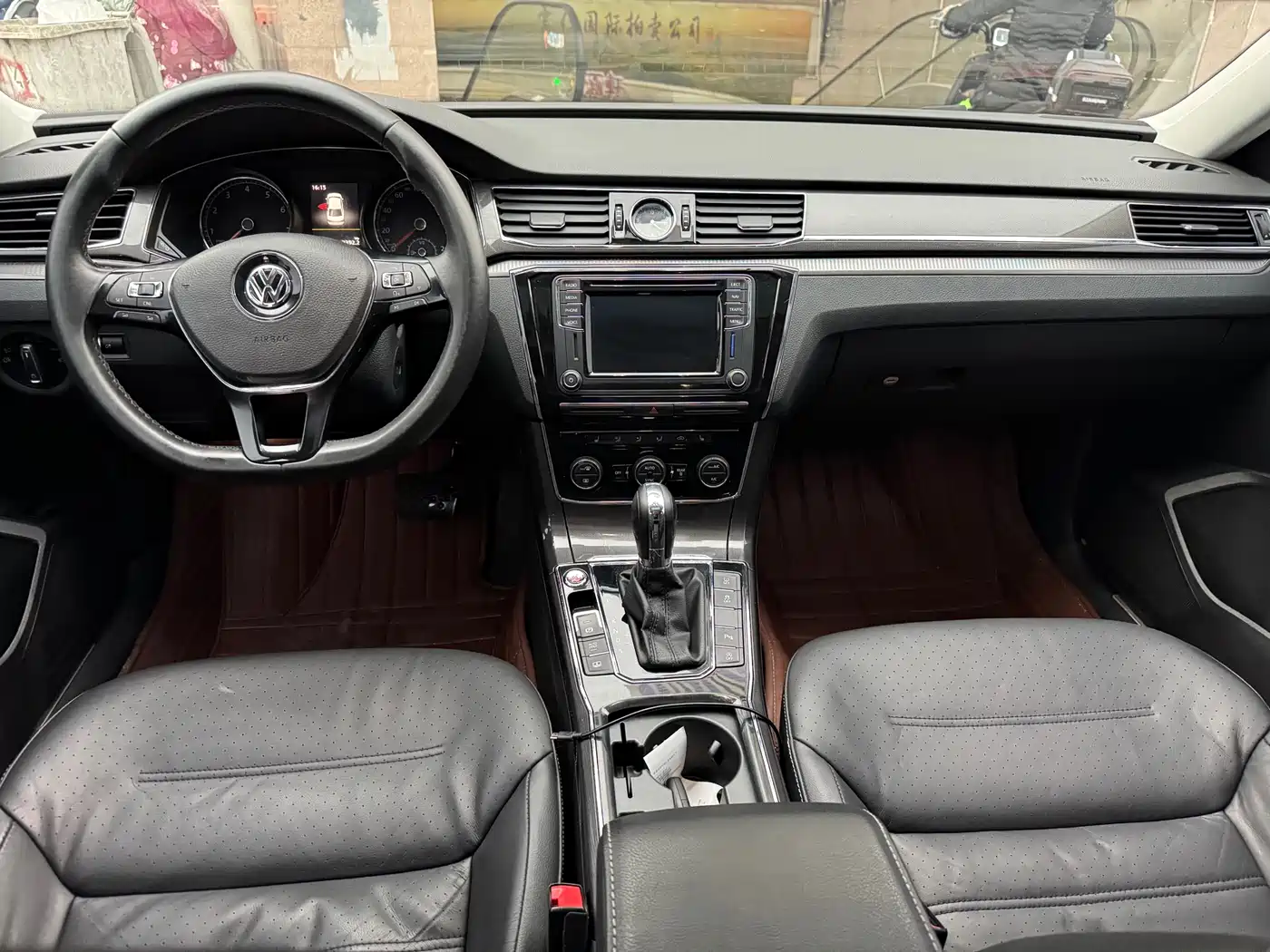 Volkswagen Passat 2016 330TSI DSG Executive Edition фото 9