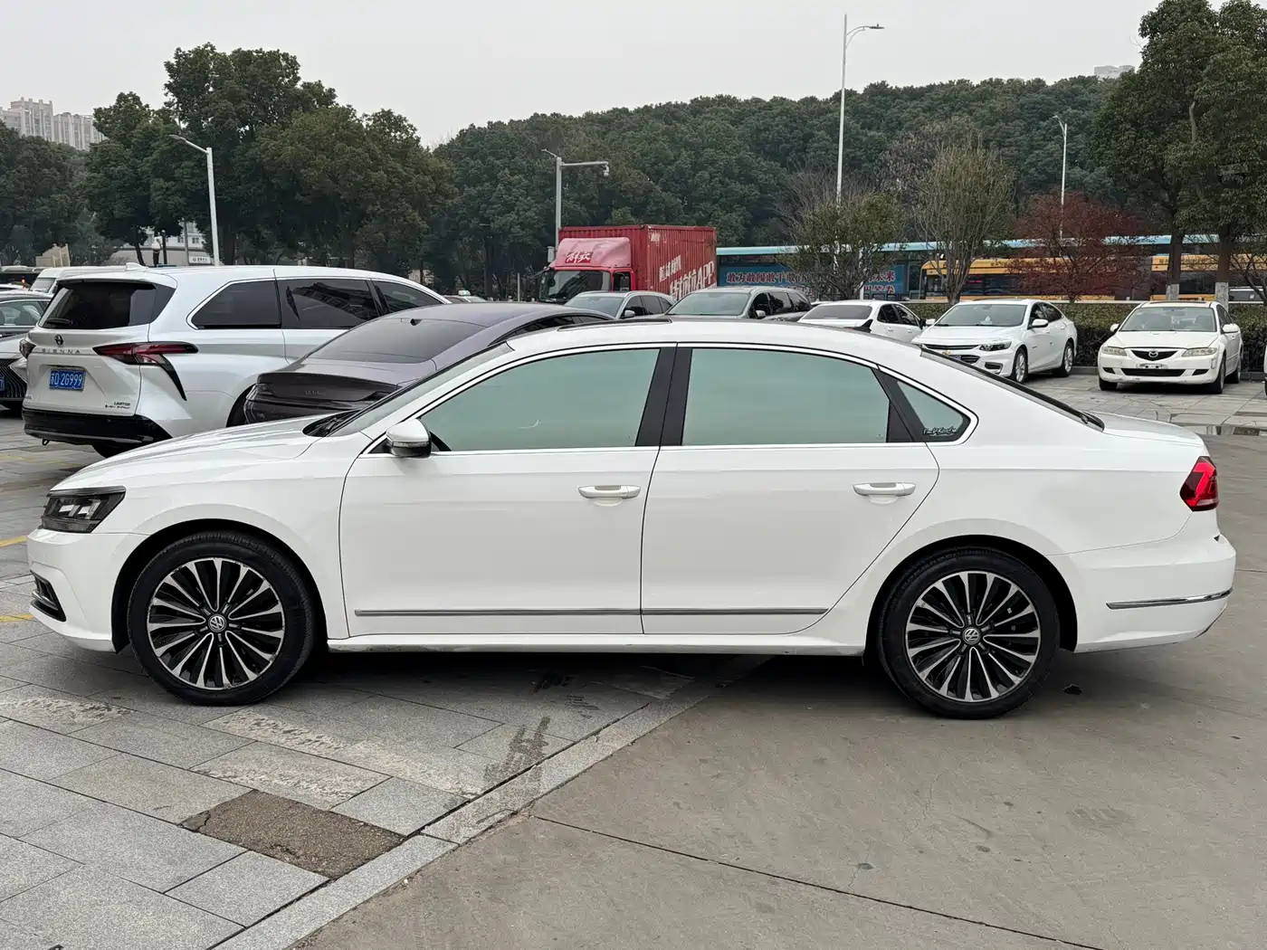 Volkswagen Passat 2016 330TSI DSG Executive Edition фото 3
