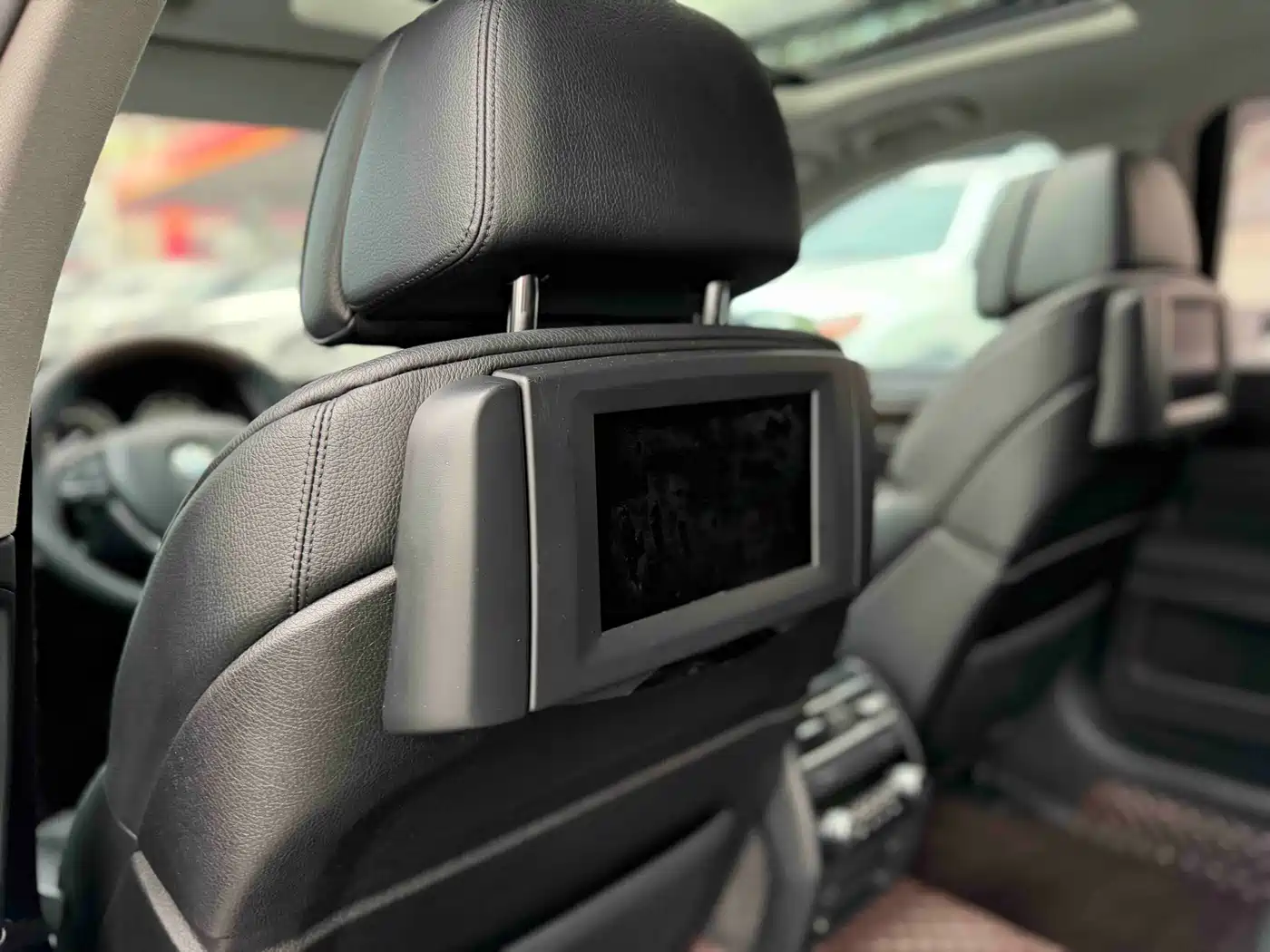 BMW 7 Series 2009 740Li Premium фото 9