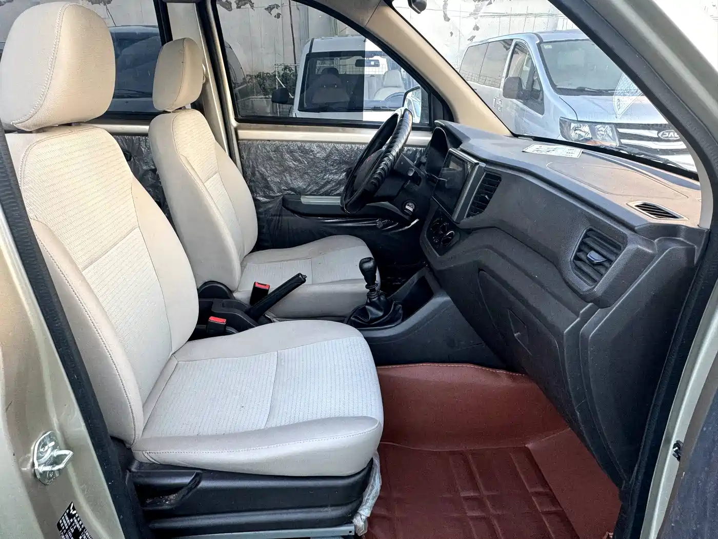 صورة 10 - Wuling Motors Wuling Hongguang V