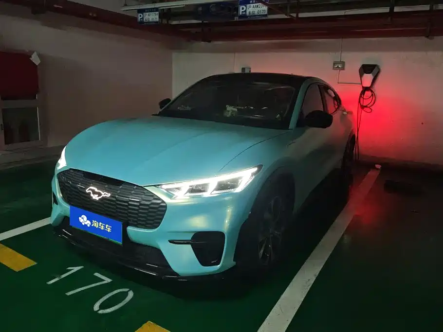 Ford Mustang Mach-E 2022 2021 Boundless RWD Luxury (Long Range)