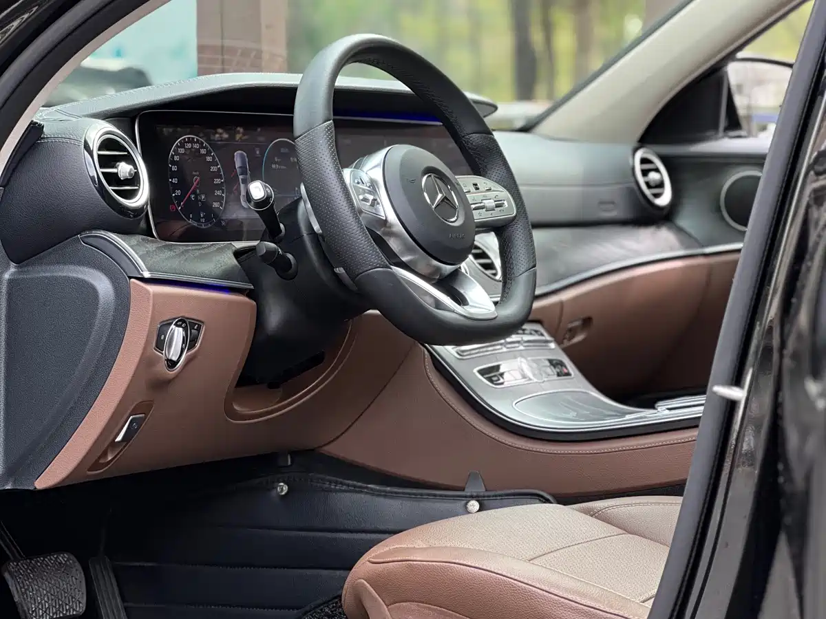 Mercedes-Benz E-Class 2019 E 300 L Sport Fashion фото 13