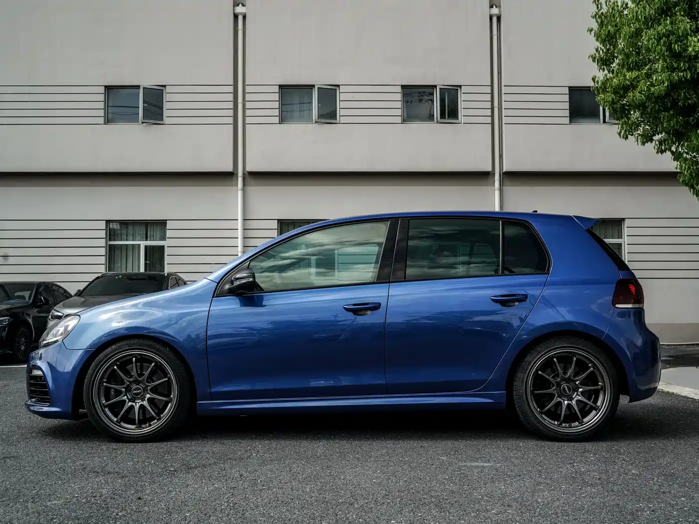 Volkswagen Golf (Import) 2011 2.0TSI R фото 2