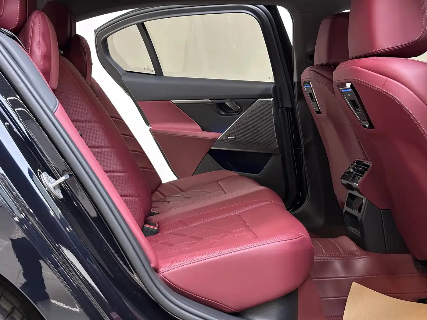 BMW 5 Series 2024 525Li M Sport Package фото 22