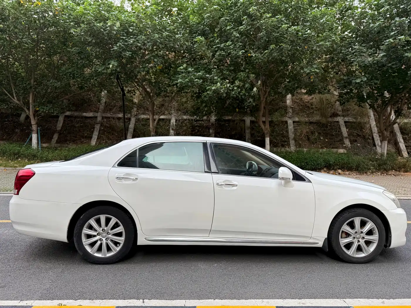 Toyota Crown 2010 3.0L Royal Saloon фото 4