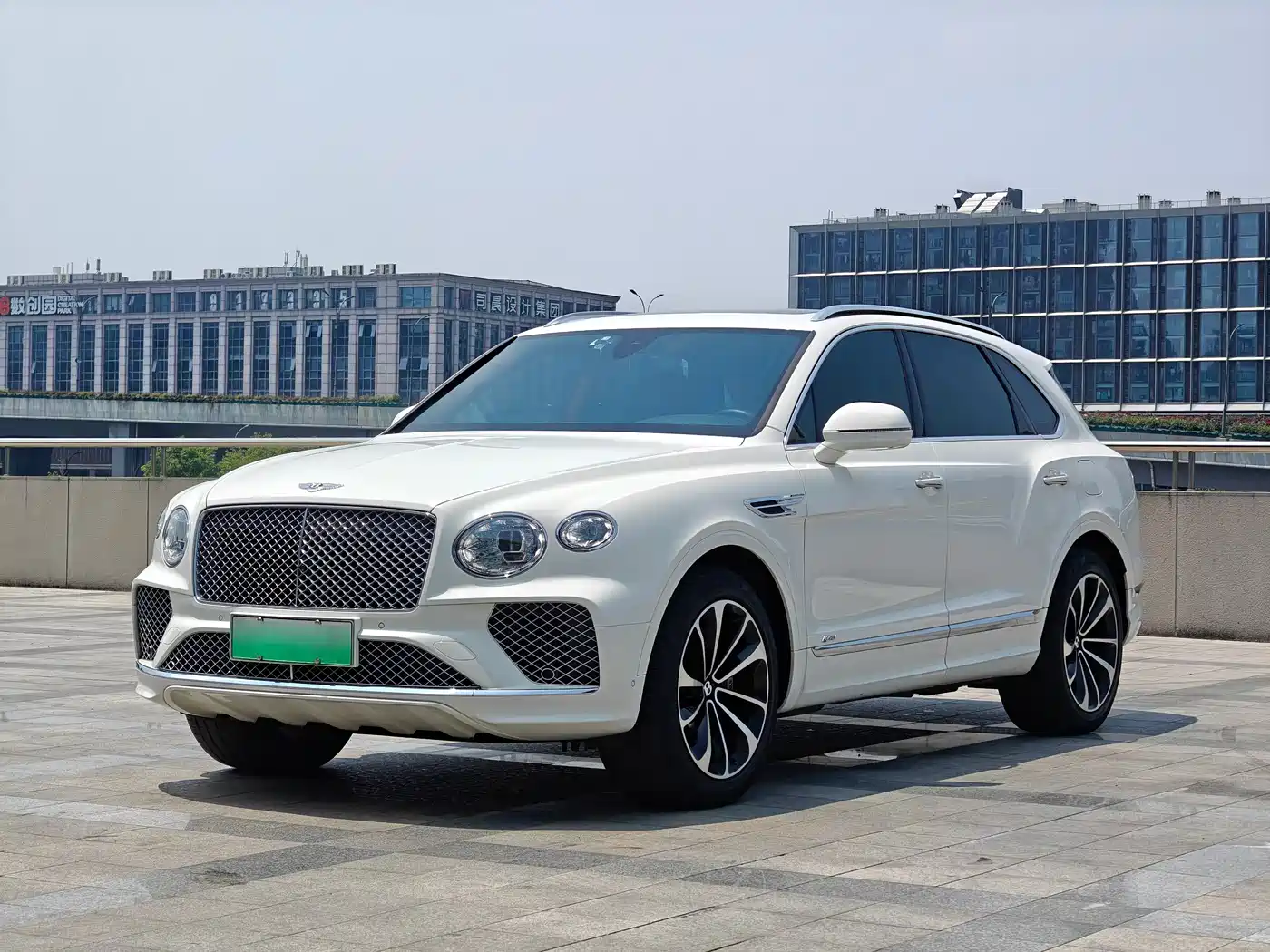 BENTLEY TIMYUE PLUG-IN HYBRID