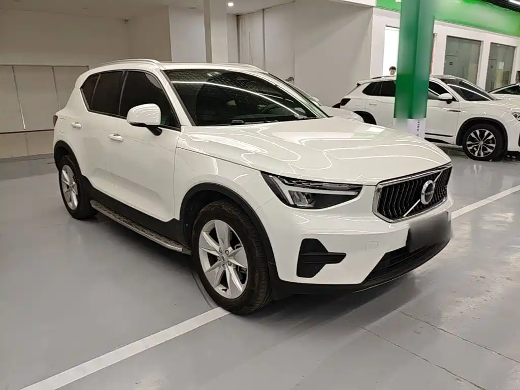 Фото 4 - Volvo XC40