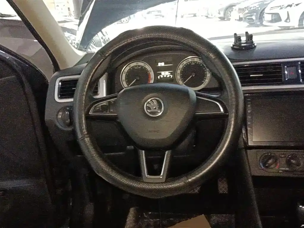 Škoda Rapid 2018 1.6L Automatic Comfort Edition фото 11