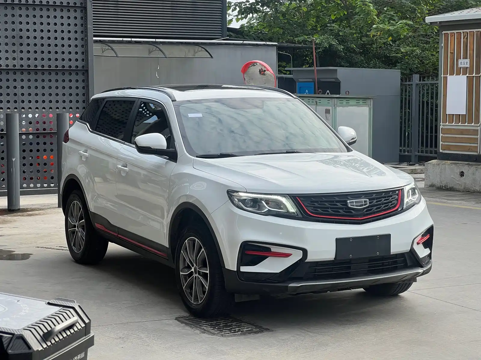 Photo 3 - Geely Atlas