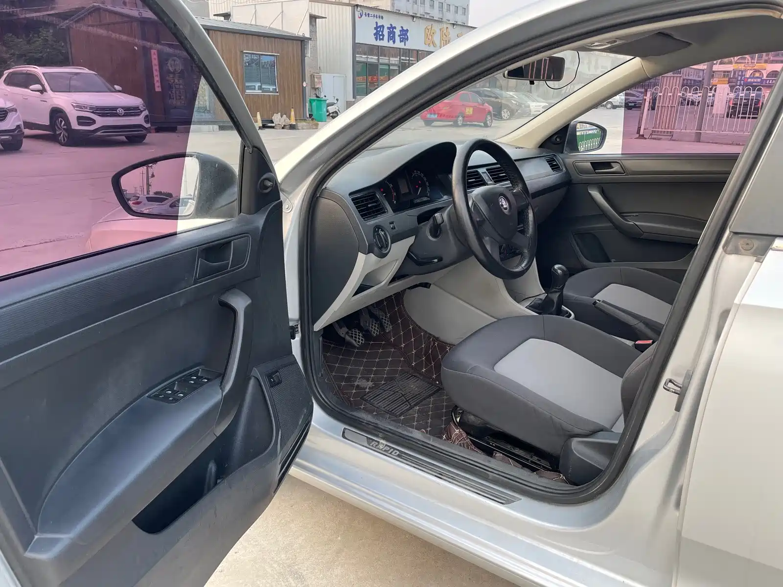 Фото 7 - Škoda Rapid