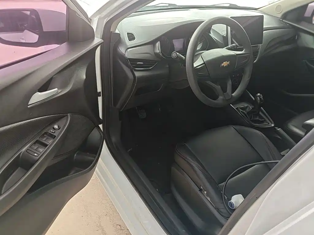 Photo 16 - Chevrolet Cavalier