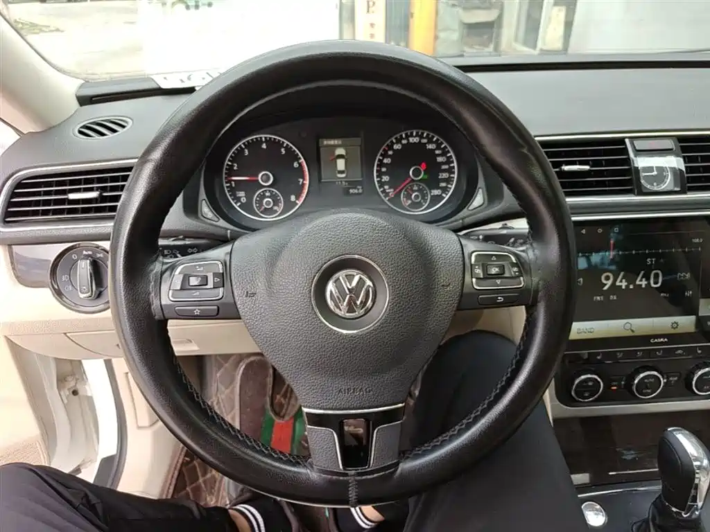Volkswagen Passat 2014 1.8TSI DSG Executive Edition фото 11