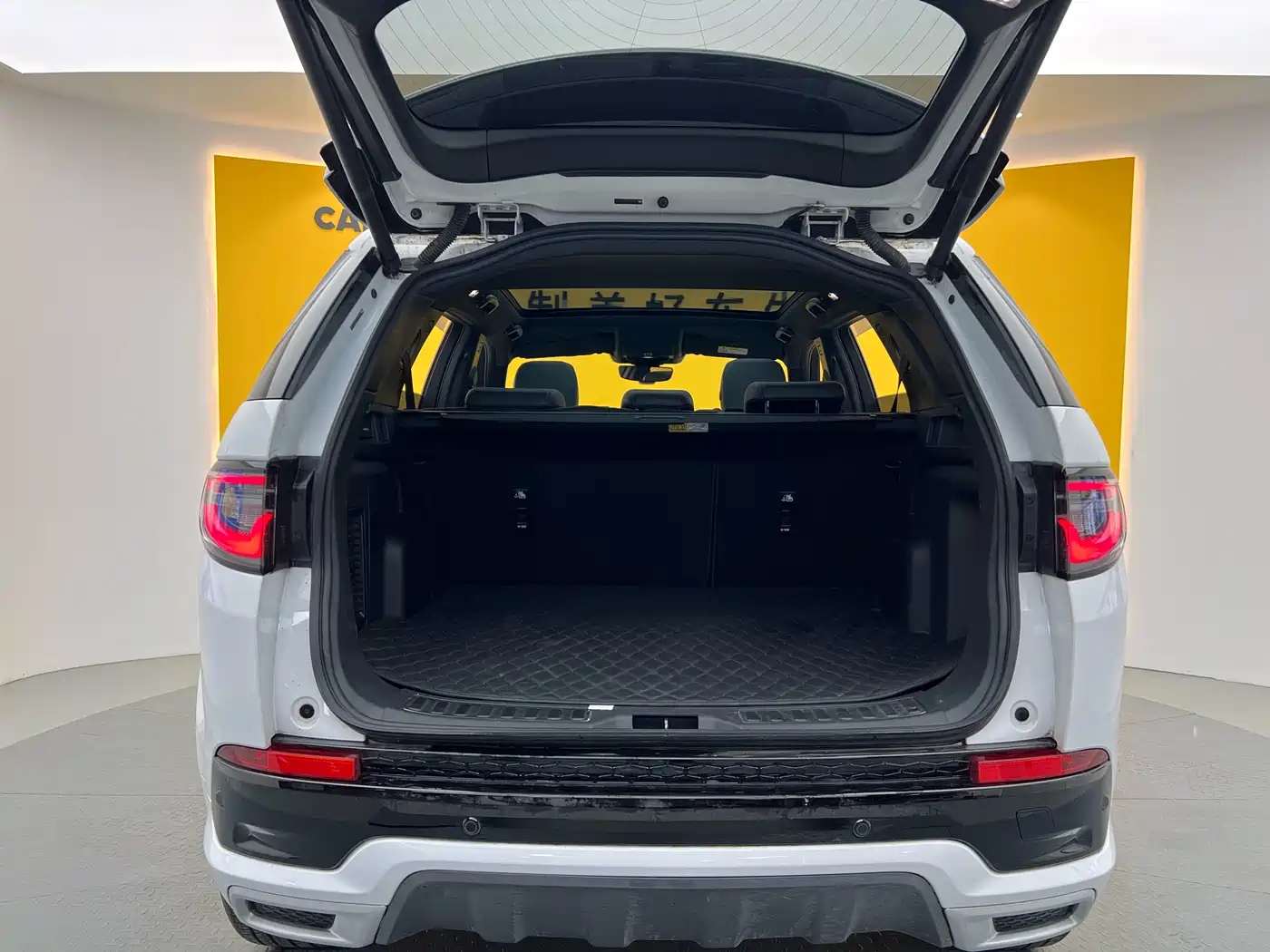 Land Rover Discovery Sport 2023 249PS R-Dynamic S Performance Version фото 30